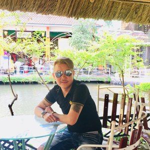 Meet your Posher, Tri